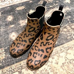 HUNTER sz 7 cheetah rain Chelsea booties